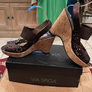 Vaneli Lazer Cut Cork Heel Wedge in Burgundy Patent Sz 7 1/2 M